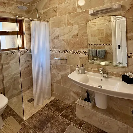 Bed & Breakfast Ocean View Guestrooms *