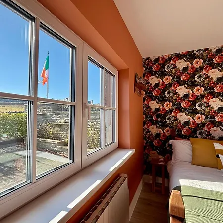 Bed & Breakfast Ocean View Guestrooms *